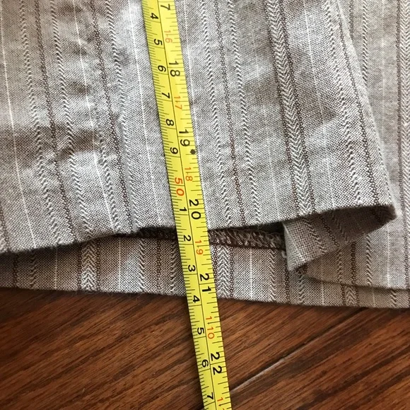 Wide-leg (looks like skirt) Capri pants w/silver thread highlight 18” flat 20.5” - Picture 7 of 7